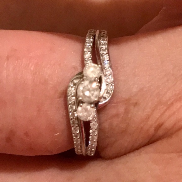 ❌❌❌❌SOLD❌❌❌BEAUTIFUL GENUINE DIAMOND RING - Picture 10 of 12